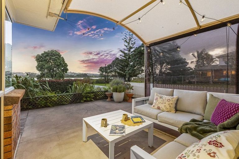 Photo of property in 48 Settlers Grove, Orewa, 0931