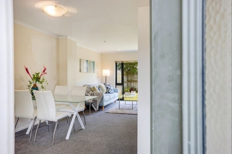 Photo of property in 9 Verdale Circle, Glen Eden, Auckland, 0602