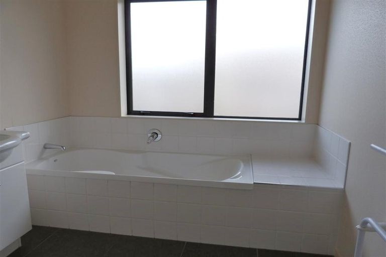 Photo of property in 75 Barbados Way, One Tree Point, 0118