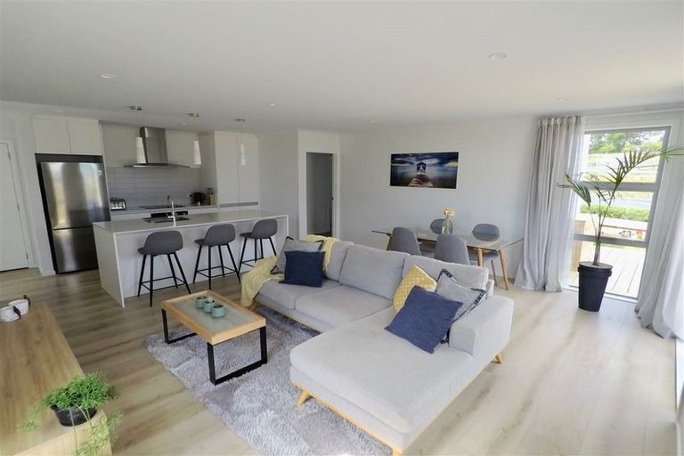 Photo of property in 5 Sauterne Road, Kumeu, 0810