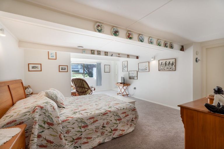 Photo of property in 62 Franklyn Road, Tawa, Wellington, 5028