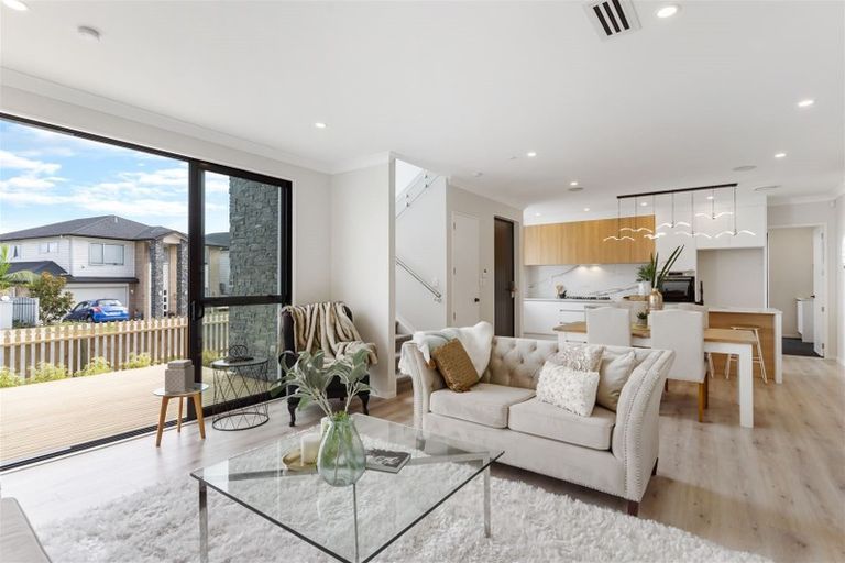 Photo of property in 44 Drumbuoy Drive, Flat Bush, Auckland, 2019