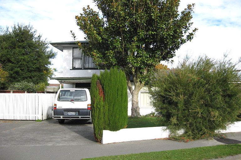 Photo of property in 1/2 Farnham Place, Ilam, Christchurch, 8041