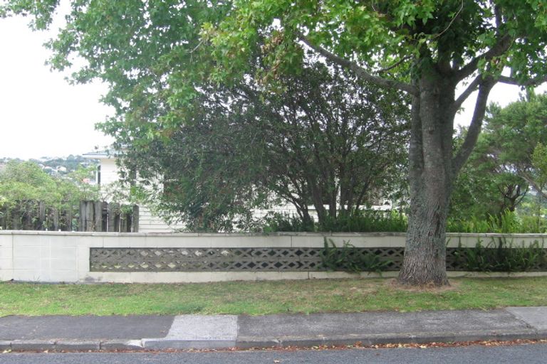 Photo of property in 42 Valley View Road, Glenfield, Auckland, 0629