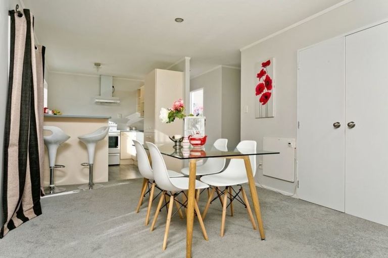 Photo of property in 4 Owl Court, Unsworth Heights, Auckland, 0632