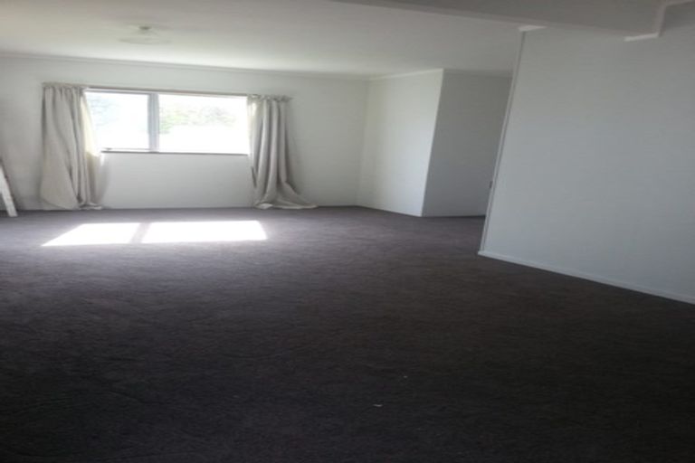 Photo of property in 1/2a Hart Road, Hauraki, Auckland, 0622