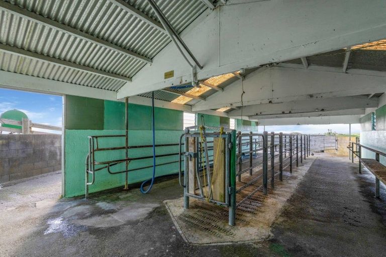 Photo of property in 306 Pungarehu Road, Pungarehu, 4685