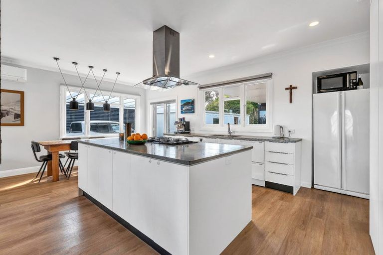 Photo of property in 113 Govett Avenue, Frankleigh Park, New Plymouth, 4310