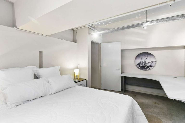 Photo of property in Stadium Garden Flats, 113/107 Thorndon Quay, Pipitea, Wellington, 6011