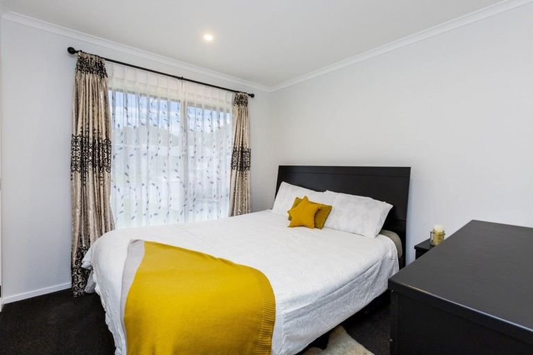 Photo of property in 10 Passchendaele Grove, Trentham, Upper Hutt, 5018