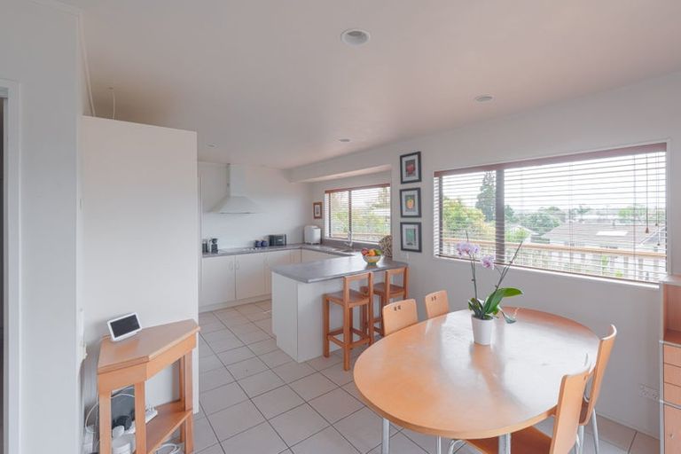 Photo of property in 2/310 Wairau Road, Glenfield, Auckland, 0629