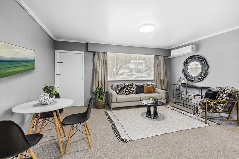 Photo of property in 2/246 Main Road, Tawa, Wellington, 5028