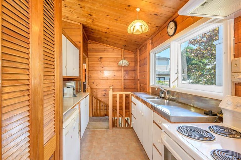 Photo of property in 114 Woodglen Road, Glen Eden, Auckland, 0602