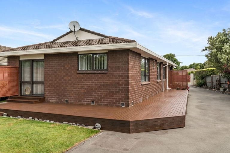 Photo of property in 23 Momorangi Crescent, Redwood, Christchurch, 8051
