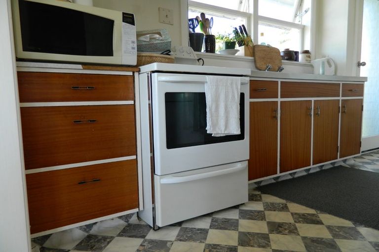 Photo of property in 3 Merritt Way, Newlands, Wellington, 6037