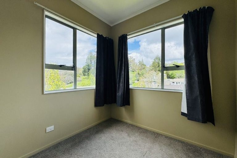 Photo of property in 15 Loughanure Place, Massey, Auckland, 0614