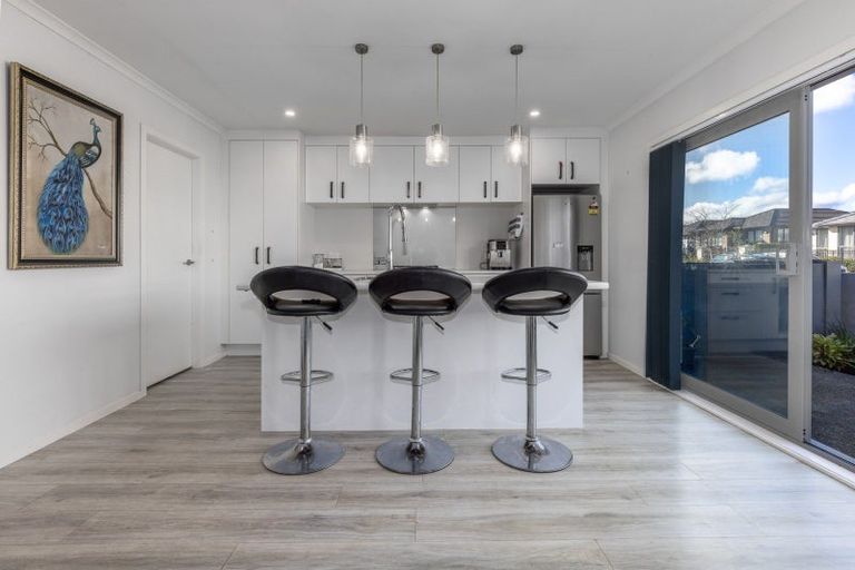 Photo of property in 34 Bluff Road, Kenepuru, Porirua, 5022