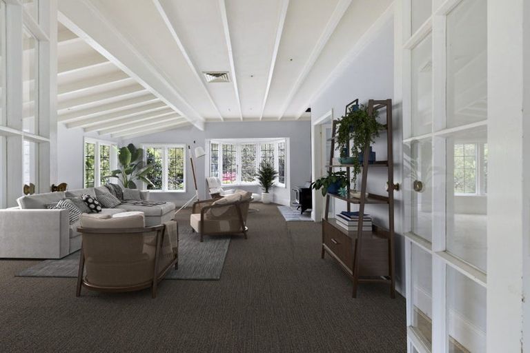 Photo of property in 10 Hillview Crescent, Paparangi, Wellington, 6037