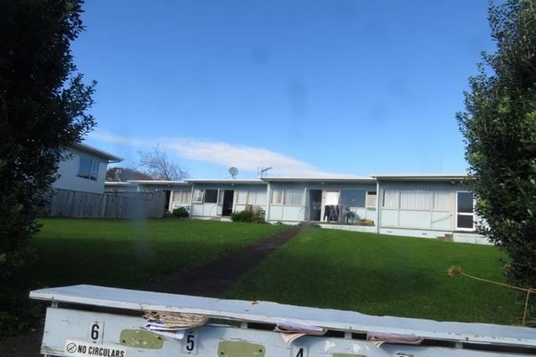 Photo of property in 18 Kent Street, Waiuku, 2123