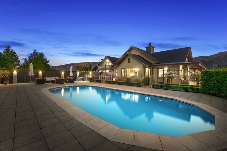 Photo of property in 24 Golf Course Road, Wanaka, 9305