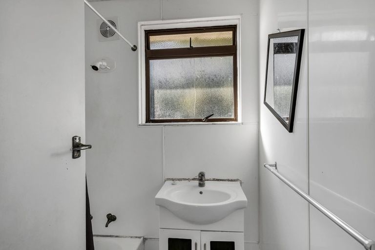 Photo of property in 48 Convair Crescent, Mangere, Auckland, 2022