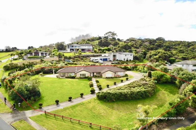 Photo of property in 15 Matheson Road, Red Beach, 0932