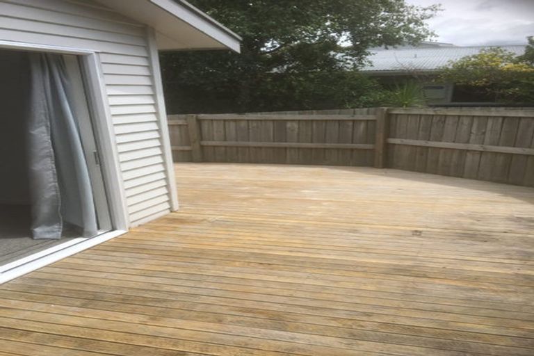 Photo of property in 461 East Coast Road, Murrays Bay, Auckland, 0630