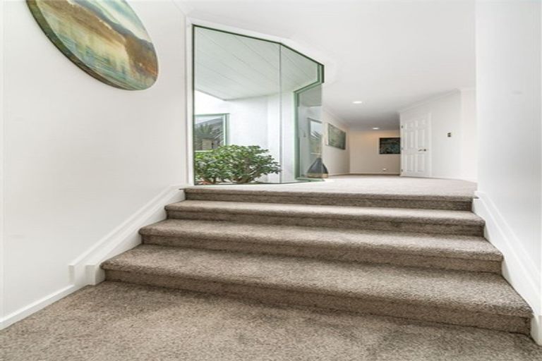 Photo of property in 10 Sandpiper Grove, Unsworth Heights, Auckland, 0632