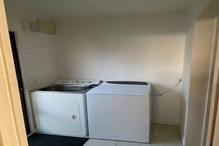 Photo of property in 8 Oakford Close, Riccarton, Christchurch, 8011