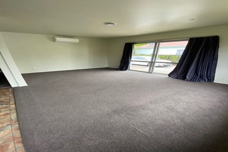 Photo of property in 64 Crofton Road, Harewood, Christchurch, 8051