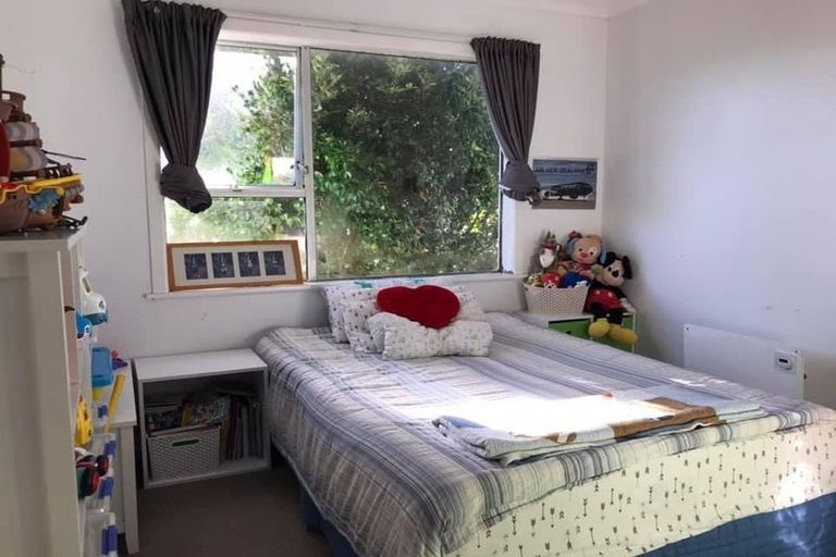Photo of property in 10 Mirovale Place, Totara Vale, Auckland, 0629