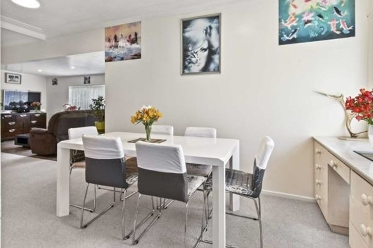 Photo of property in 15 Laurie Avenue, Papakura, 2110