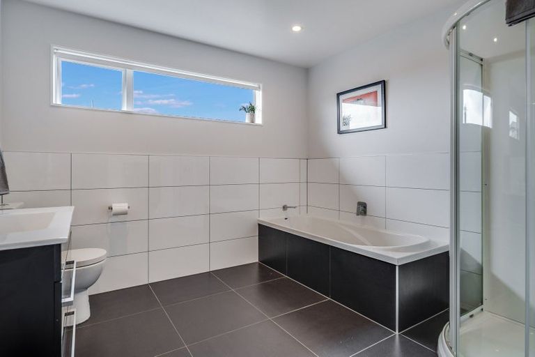 Photo of property in 106 Amesbury Drive, Churton Park, Wellington, 6037