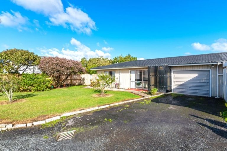 Photo of property in 9a/1 Tawa Road, Te Atatu Peninsula, Auckland, 0610