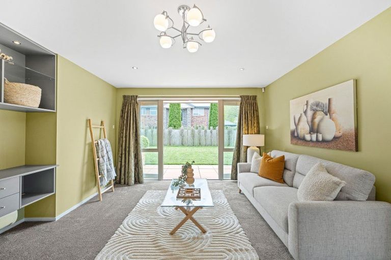 Photo of property in 64 Willowview Drive, Redwood, Christchurch, 8051