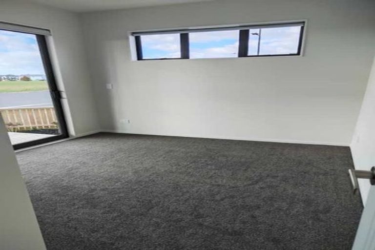 Photo of property in 30 Auranga Drive, Karaka, 2113