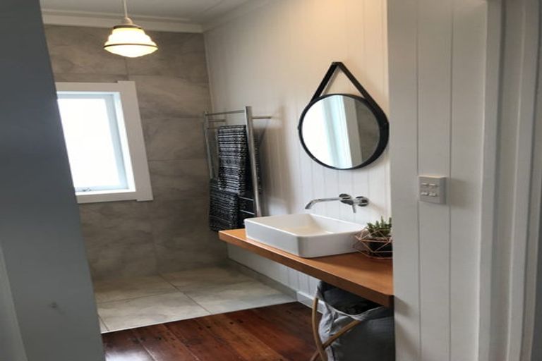 Photo of property in 28 Nikau Street, New Lynn, Auckland, 0600