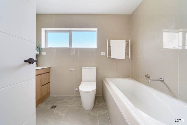Photo of property in 40a Estuary Road, Weymouth, Auckland, 2103