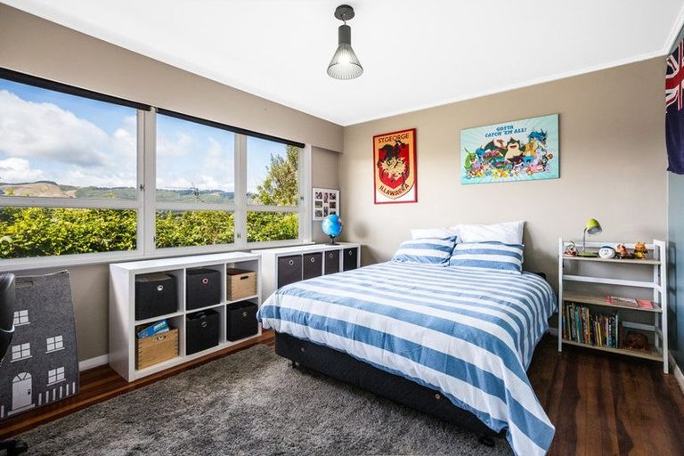 Photo of property in 75 Larsen Crescent, Tawa, Wellington, 5028