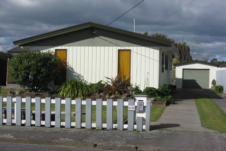 Photo of property in 10 Shanly Street, Waipawa, 4210