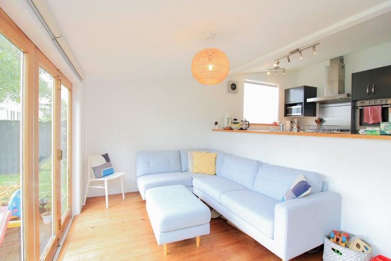 Photo of property in 71 Freyberg Street, Lyall Bay, Wellington, 6022