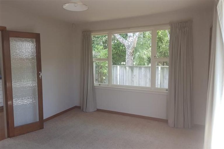 Photo of property in 98 Crofton Road, Harewood, Christchurch, 8051