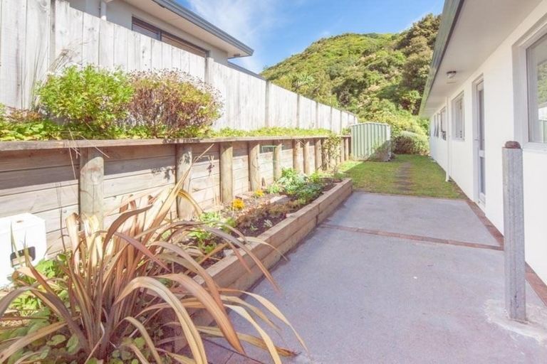 Photo of property in 212 Westchester Drive, Churton Park, Wellington, 6037