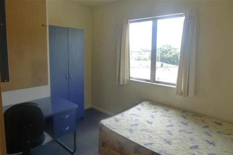 Photo of property in Basin Reserve Complex, 13/4 Sussex Street, Mount Cook, Wellington, 6021