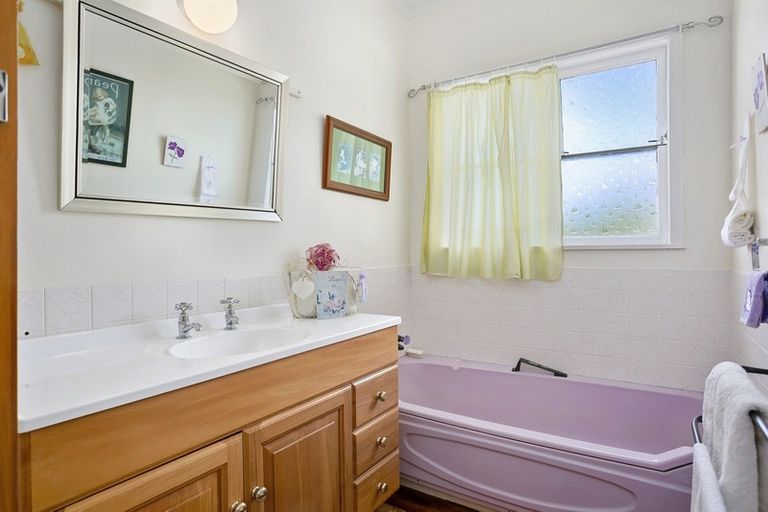 Photo of property in 35 Queen Street, Cambridge, 3434