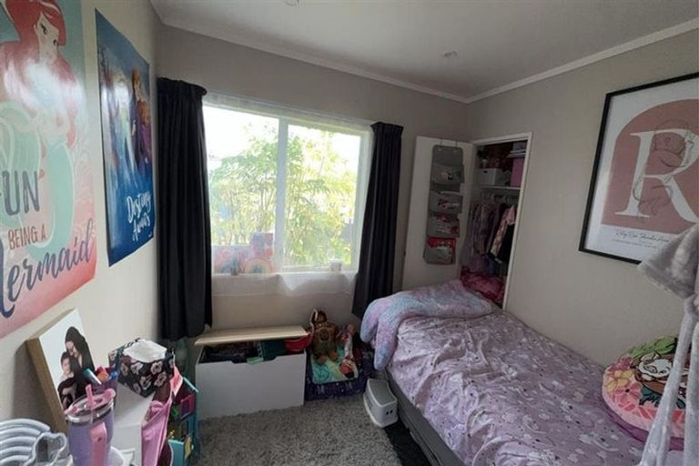Photo of property in 8 Kahikatea Place, Ranui, Auckland, 0612