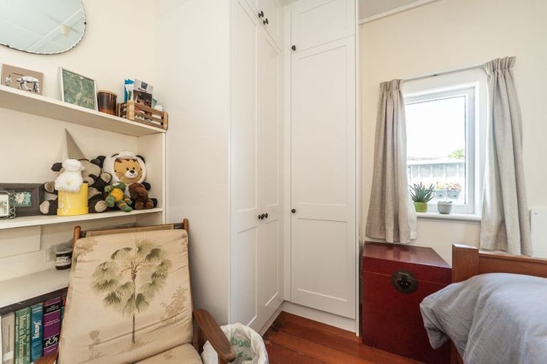 Photo of property in 83 Apu Crescent, Lyall Bay, Wellington, 6022