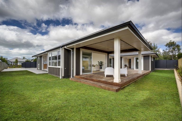 Photo of property in 37 Arataki Road, Havelock North, 4130