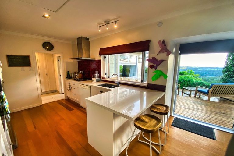 Photo of property in 114 Scenic Drive, Titirangi, Auckland, 0604