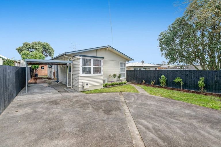 Photo of property in 71b Red Beach Road, Red Beach, 0932